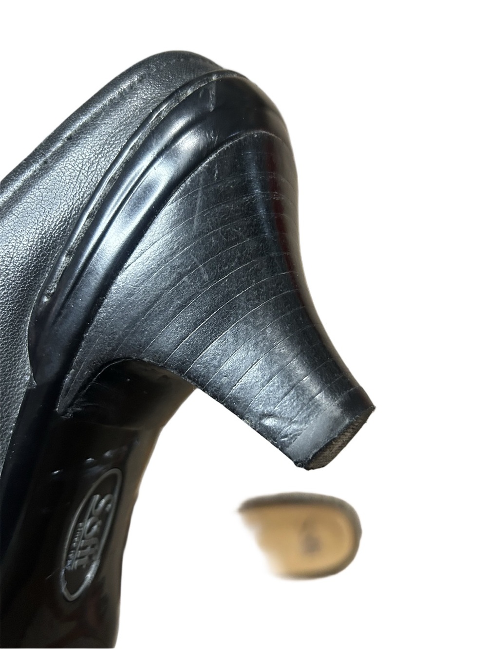 Söfft Black Leather Embroidered
Mule Clogs Heeled Slip-On Shoes
Women's Size 7 - Picture 6 of 7